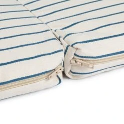 Matelas De Sol Bebop Blue Thin Stripes Natural -Lilliputiens Soldes bebop foldable mattress 100x100 nobodinoz 303576 OF