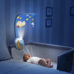 CHICCO Mobile Musical Projecteur Next2Moon First Dreams Bleu -Lilliputiens Soldes mobile next2moon bleu first dreams chicco jouets OF
