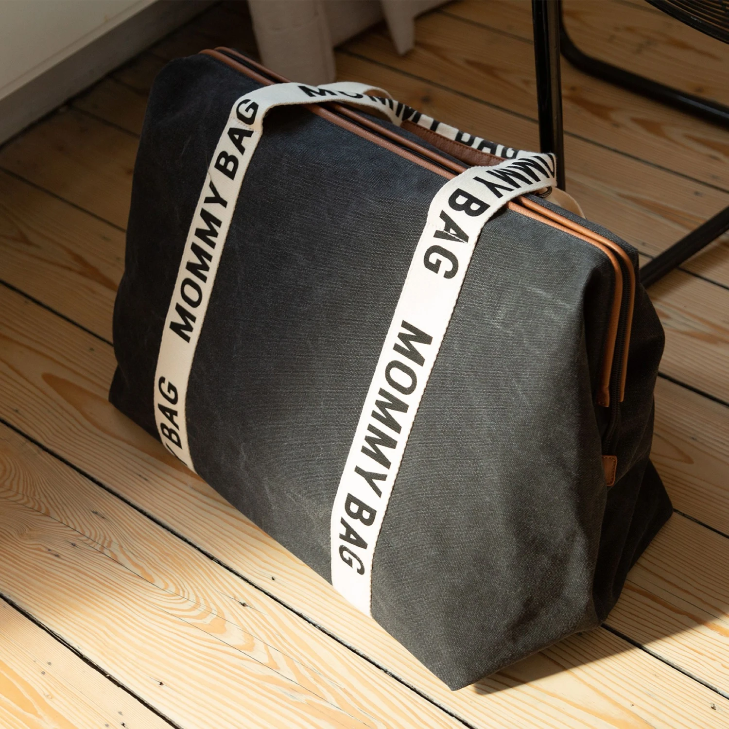 Childhome Sac à Langer Mommy Bag Signature Canvas Noir 7 Childhome Sac à Langer Mommy Bag Signature Canvas Noir – Image 7