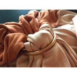 Petite écharpe De Portage Sans Nœud Nude Et Caramel -Lilliputiens Soldes petite echarpe sans noeud nudecaramel love radius OE