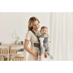 BabyBjörn Porte Bébé Mini Coton Kaki Vert 8 BabyBjörn Porte Bébé Mini Coton Kaki Vert -Lilliputiens Soldes porte bebe mini coton kaki vert babybjorn OC