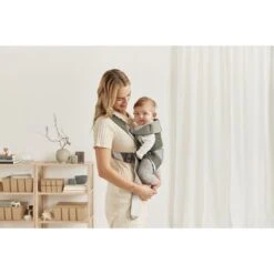 BabyBjörn Porte Bébé Mini Coton Kaki Vert 10 BabyBjörn Porte Bébé Mini Coton Kaki Vert -Lilliputiens Soldes porte bebe mini coton kaki vert babybjorn OE