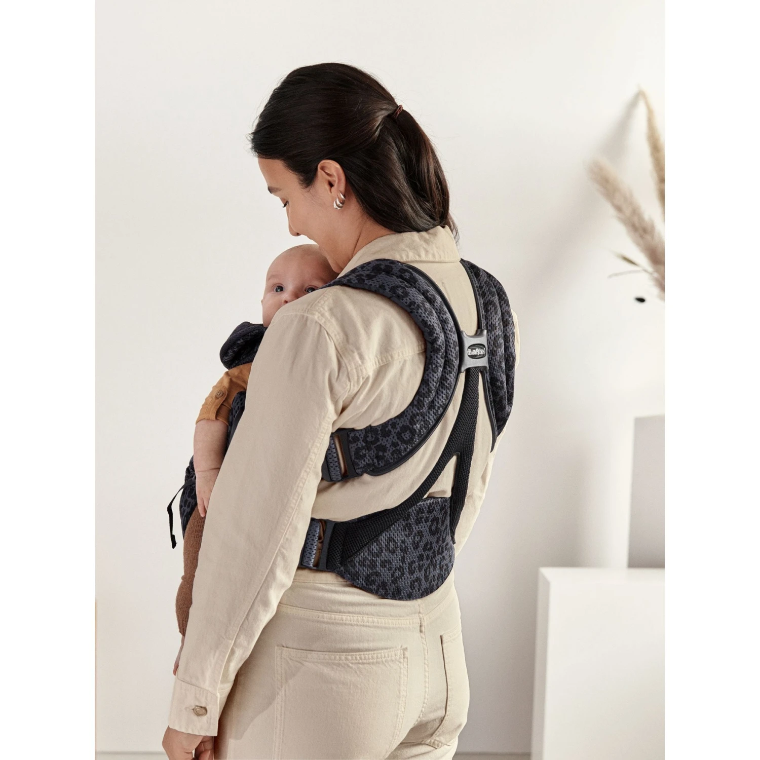 BabyBjörn Porte Bébé Move Mesh 3D Anthracite Léopard 2 BabyBjörn Porte Bébé Move Mesh 3D Anthracite Léopard – Image 2