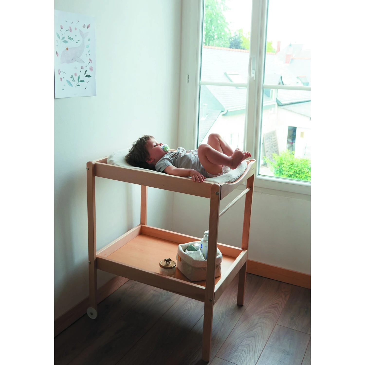 Table à Langer Avec 2 Plateaux Margot Hybride Blanc 7 Table à Langer Avec 2 Plateaux Margot Hybride Blanc – Image 7